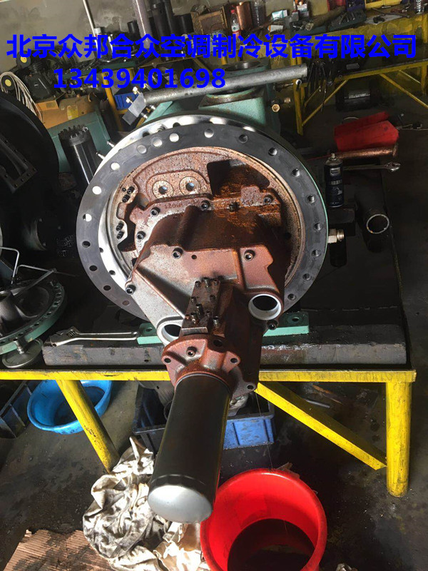 比泽尔螺杆压缩机进水维修